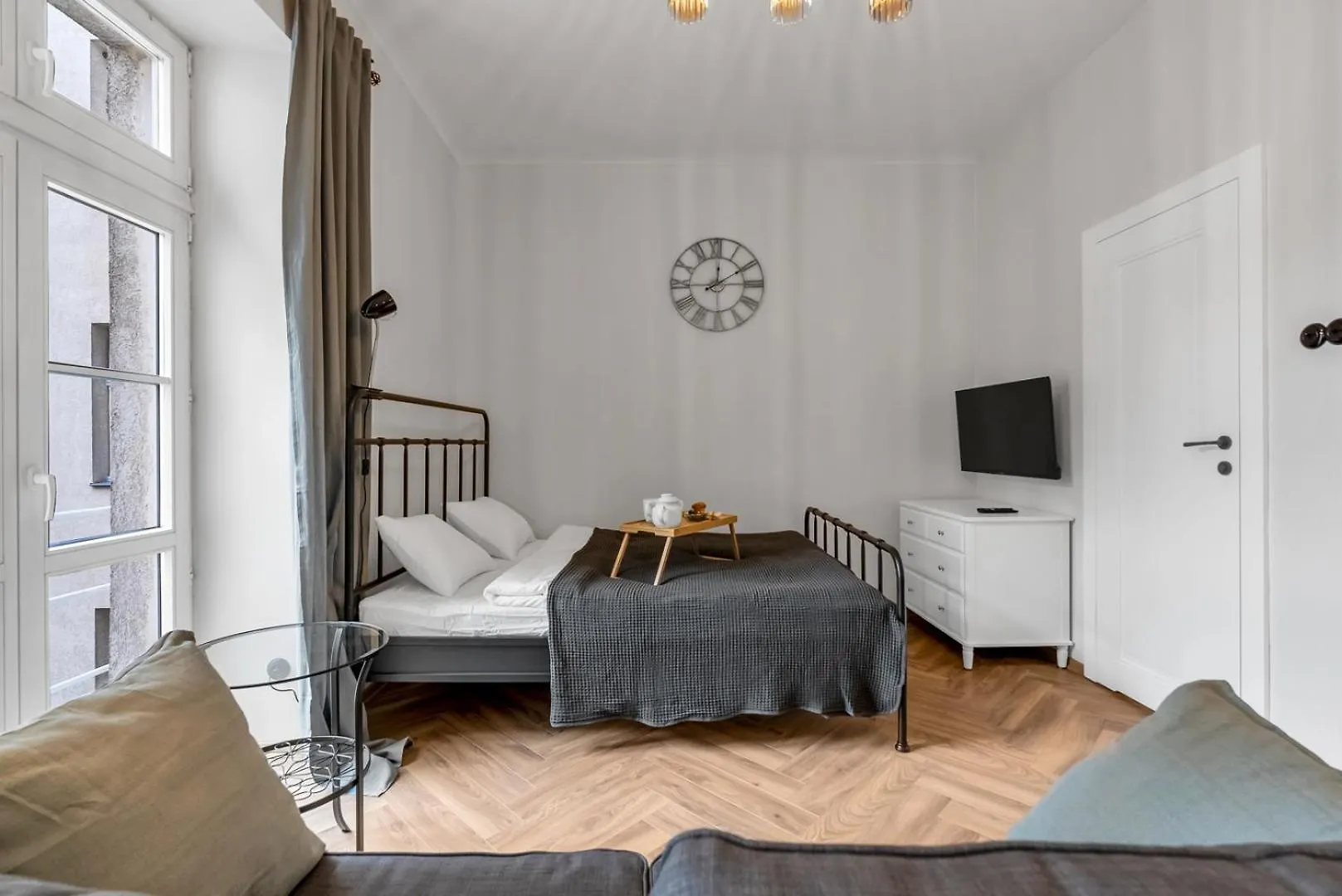 Chocimska Studio - Top Location, Tram&Shops Nearby - By Rentujemy Varsó Apartman