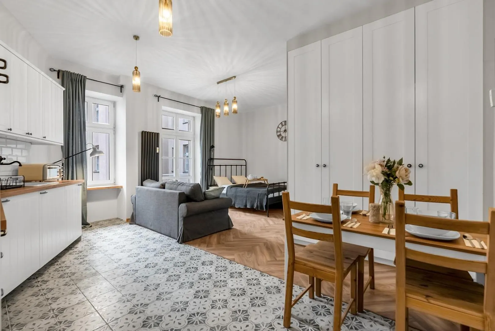 Chocimska Studio - Top Location, Tram&Shops Nearby - By Rentujemy Warsaw Apartment